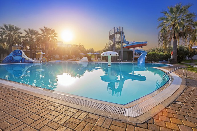 Imagen de la piscina del Hotel Alex Beach Hotel - Bungalows. Foto 15