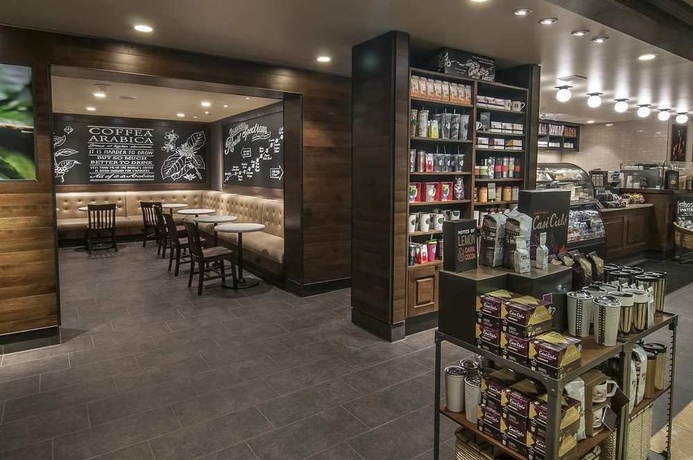 Imagen del bar/restaurante del Hotel Alex Johnson Rapid City, Curio Collection By Hilton. Foto 3