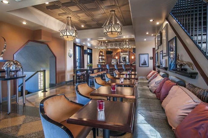 Imagen del bar/restaurante del Hotel Alex Johnson Rapid City, Curio Collection By Hilton. Foto 4