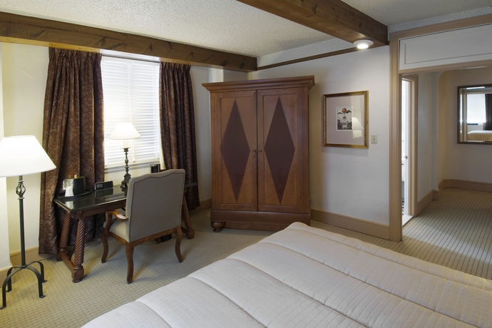 Imagen de la habitación del Hotel Alex Johnson Rapid City, Curio Collection By Hilton. Foto 7