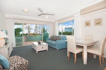 Imagen de los interiores del Hotel Alex Seaside Resort. Foto 8