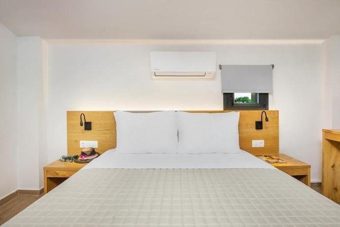 Imagen de la habitación del Hotel AlexMare Fourka. Foto 3