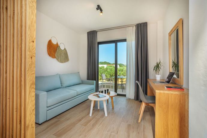 Imagen de la habitación del Hotel AlexMare Fourka. Foto 9