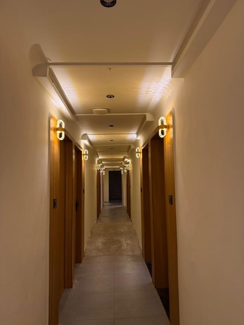 Imagen de los interiores del Hotel Alexa, Rajkot. Foto 13