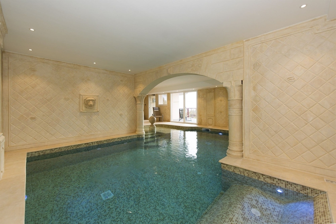 Imagen de la piscina del Hotel Alexain Hotel Restaurant & Wellness. Foto 13