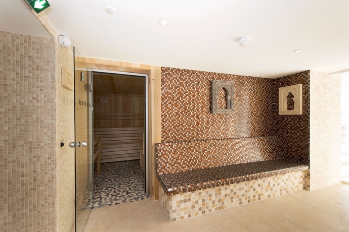 Imagen de la piscina del Hotel Alexain Hotel Restaurant & Wellness. Foto 15