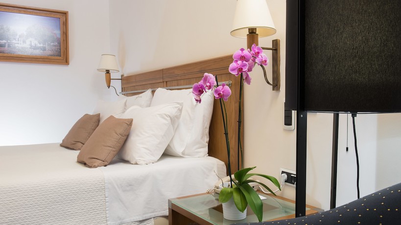 Imagen de la habitación del Hotel Alexander Beach and Spa. Foto 8