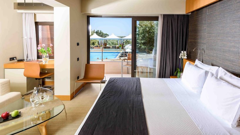 Imagen de la habitación del Hotel Alexander Beach and Spa. Foto 13