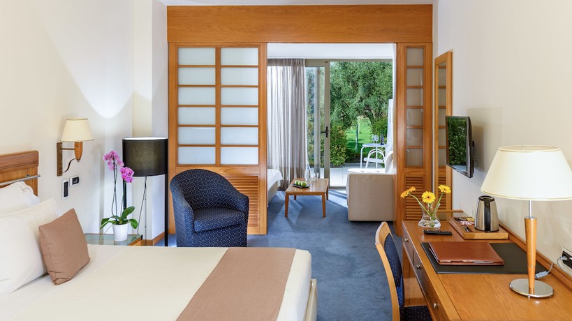 Imagen de la habitación del Hotel Alexander Beach and Spa. Foto 14