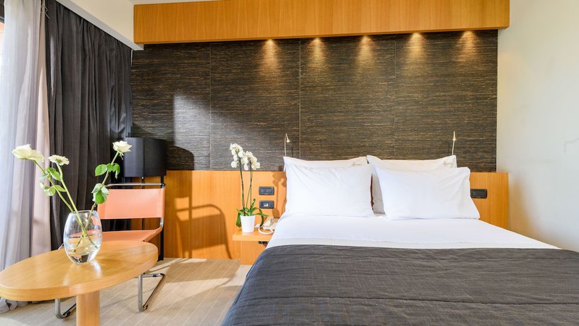 Imagen de la habitación del Hotel Alexander Beach and Spa. Foto 16