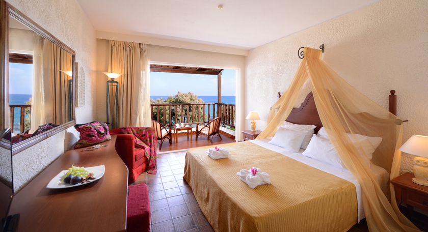 Imagen de la habitación del Hotel Alexander Beach and Village Resort. Foto 3