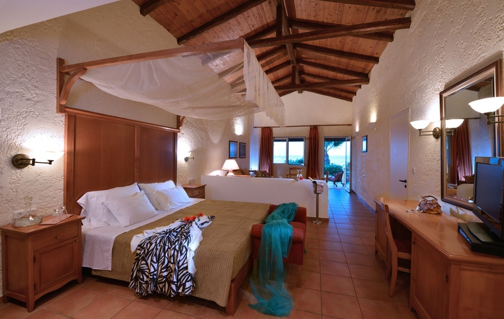 Imagen de la habitación del Hotel Alexander Beach and Village Resort. Foto 7