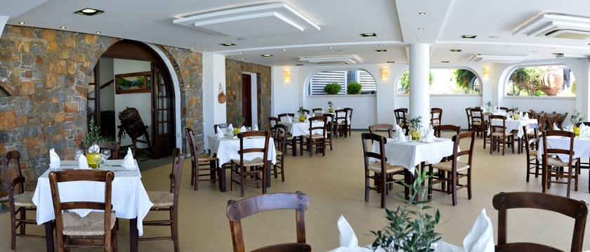 Imagen del bar/restaurante del Hotel Alexander Beach and Village Resort. Foto 1