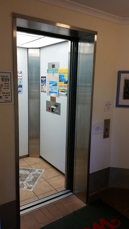 Imagen de los interiores del Hotel Alexander Beachfront Apartments. Foto 19