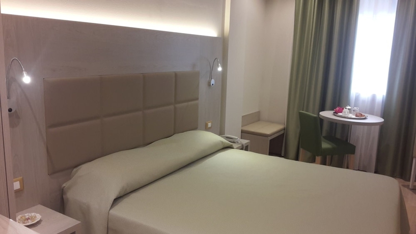 Imagen de la habitación del Hotel Alexander, Cesena. Foto 9