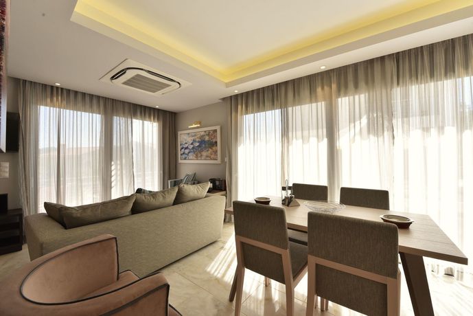 Imagen de la piscina del Hotel Alexander Gerakari. Foto 15