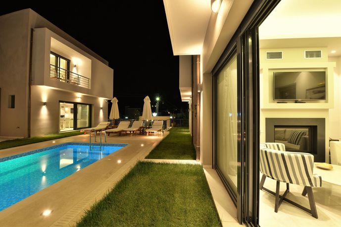 Imagen de la piscina del Hotel Alexander Gerakari. Foto 16