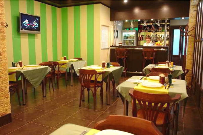 Imagen del bar/restaurante del Hotel Alexander House, Barnaul. Foto 2