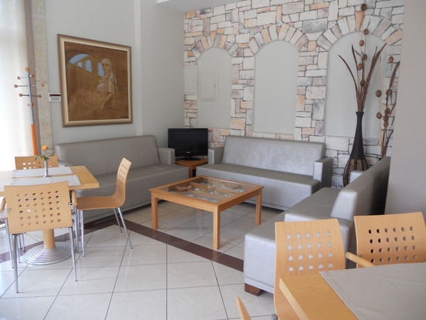 Imagen de los interiores del Hotel Alexander Inn, Stavros. Foto 19