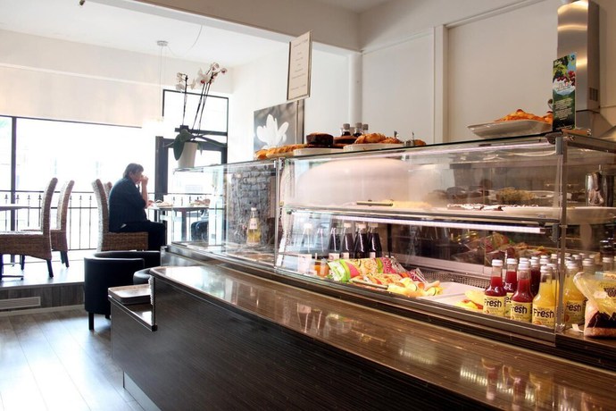 Imagen del bar/restaurante del Hotel Alexander, M&auml;ntt&auml;. Foto 6