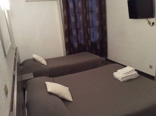 Imagen de la habitación del Hotel Alexander, PERPIGNAN. Foto 5