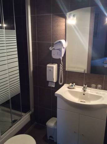Imagen de la habitación del Hotel Alexander, PERPIGNAN. Foto 6