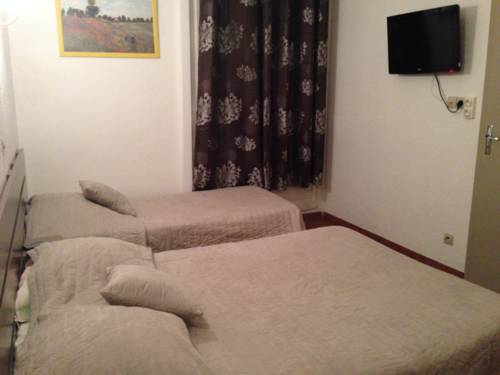 Imagen de la habitación del Hotel Alexander, PERPIGNAN. Foto 7