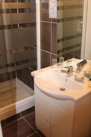 Imagen de la habitación del Hotel Alexander, PERPIGNAN. Foto 10