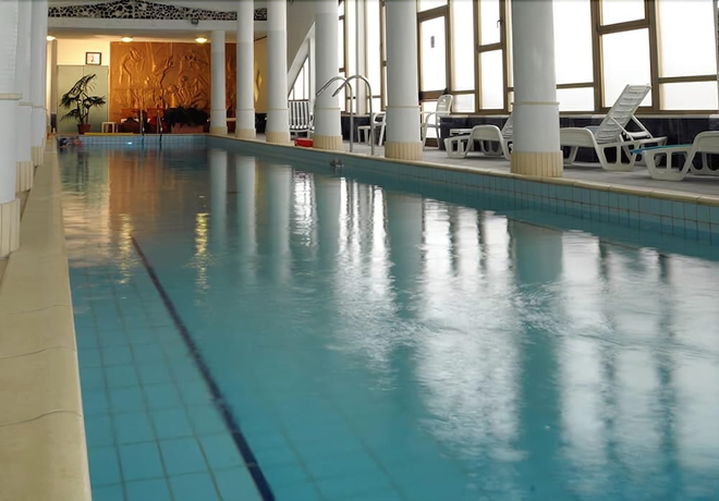 Imagen de la piscina del Hotel Alexander Palace. Foto 15