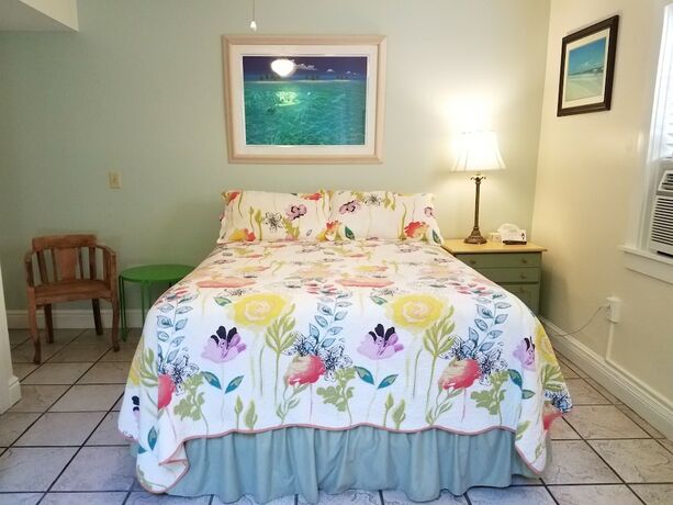 Imagen de la habitación del Hotel Alexander Palms Court. Foto 13