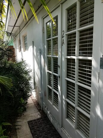 Imagen de la habitación del Hotel Alexander Palms Court. Foto 15
