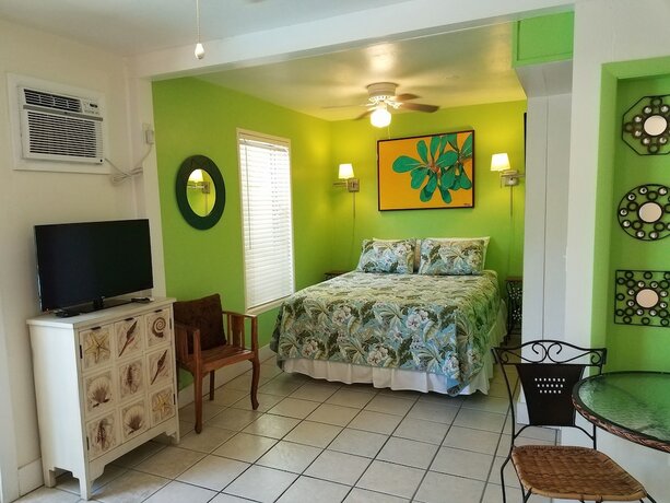 Imagen de la habitación del Hotel Alexander Palms Court. Foto 19