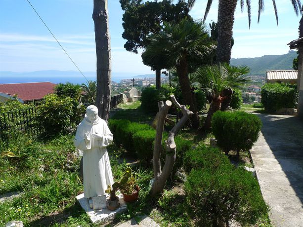 Imagen de los exteriores del Hotel Alexander, Santa Domenica. Foto 12