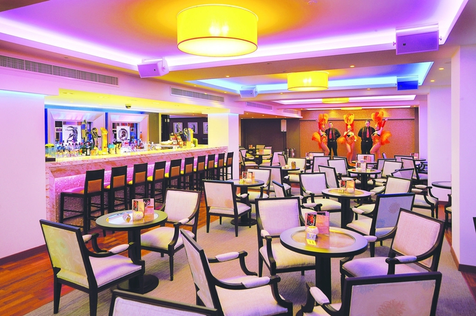 Imagen del bar/restaurante del Hotel Alexander The Great Beach. Foto 2