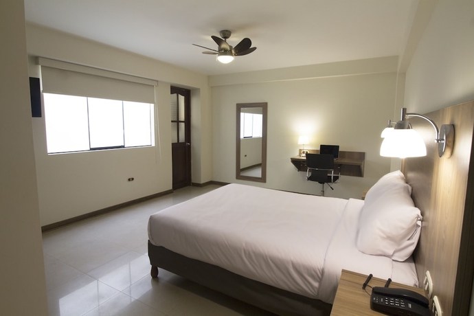 Imagen de la habitación del Hotel Alexander, Trujillo. Foto 8