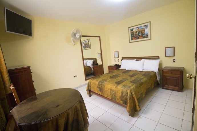 Imagen de la habitación del Hotel Alexander, Trujillo. Foto 11