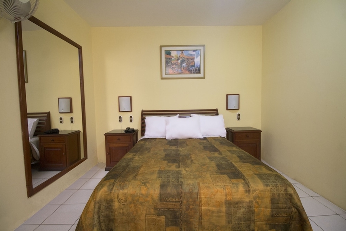 Imagen de la habitación del Hotel Alexander, Trujillo. Foto 14