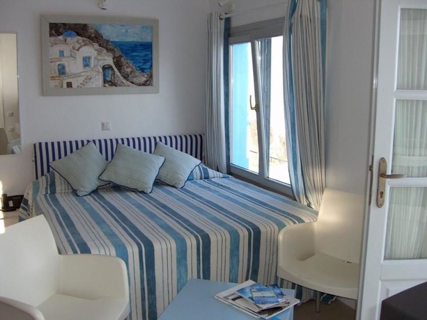 Imagen de la habitación del Hotel Alexander Villas. Foto 2