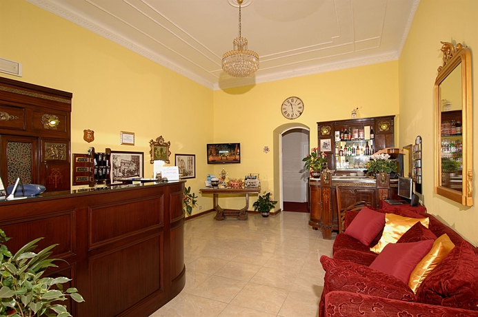 Imagen de los interiores del Hotel Alexander and Spa. Foto 10