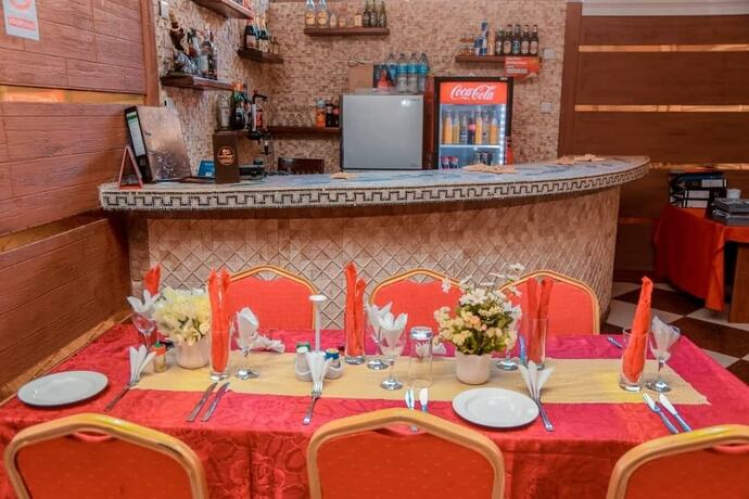 Imagen general del Hotel Alexander and Tours. Foto 2