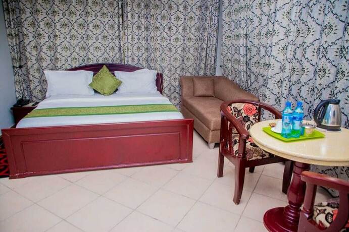 Imagen general del Hotel Alexander and Tours. Foto 3