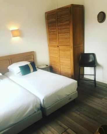 Imagen de la habitación del Hotel Alexandra, Antibes. Foto 13