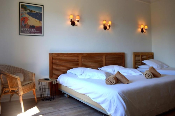 Imagen de la habitación del Hotel Alexandra, Antibes. Foto 15