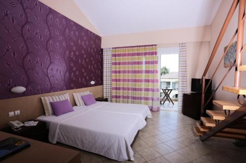 Imagen de la habitación del Hotel Alexandra Beach Spa Resort. Foto 8