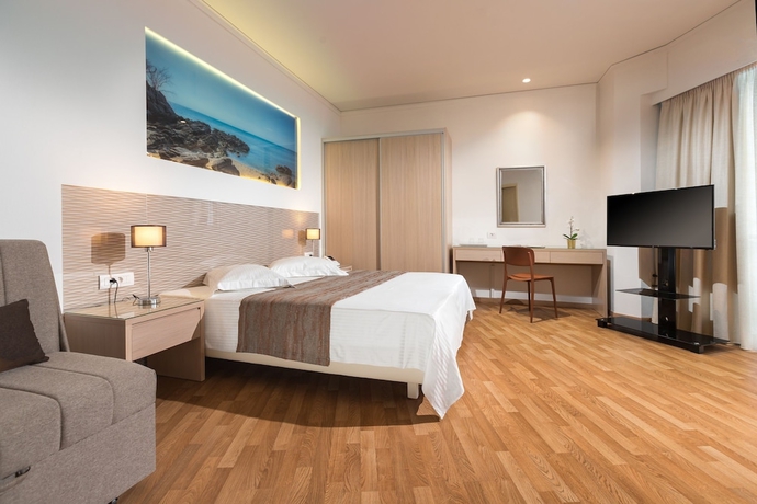 Imagen de la habitación del Hotel Alexandra, Cos Ciudad. Foto 9