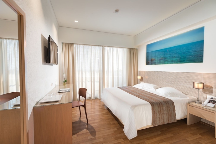 Imagen de la habitación del Hotel Alexandra, Cos Ciudad. Foto 13