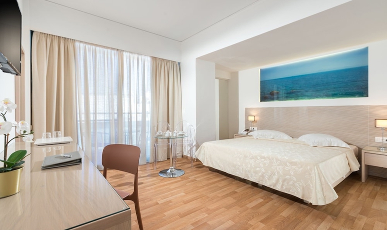 Imagen de la habitación del Hotel Alexandra, Cos Ciudad. Foto 17