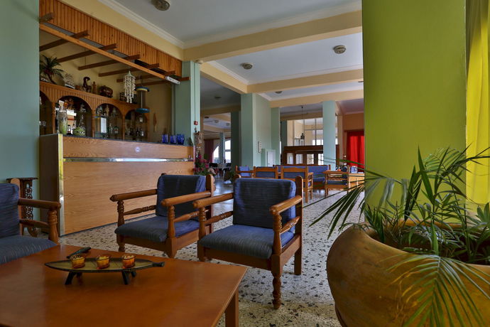 Imagen de la habitación del Hotel Alexandra, Megas Gialos Varis. Foto 6