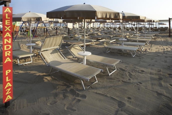 Imagen de los exteriores del Hotel Alexandra Plaza. Foto 11