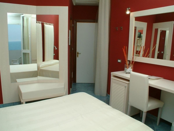 Imagen de la habitación del Hotel Alexandra Plaza. Foto 10